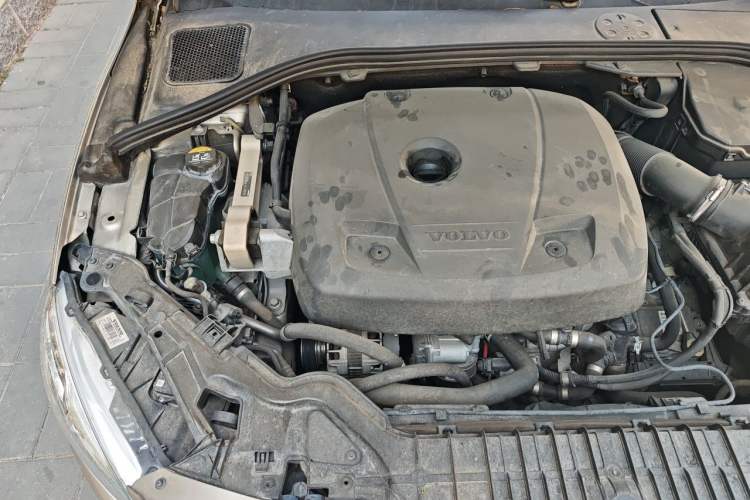 Used Volvo V60 2015 T5 Zhiyi Edition Engine Bay Right