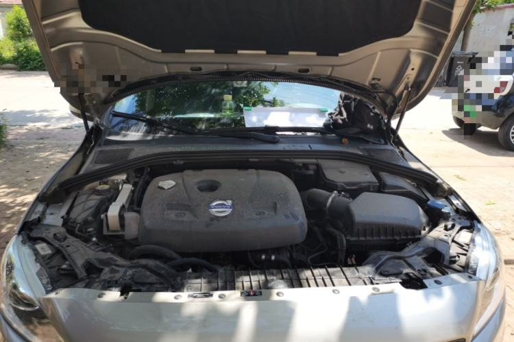Used Volvo V60 2015 T5 Zhiya Edition Engine Bay