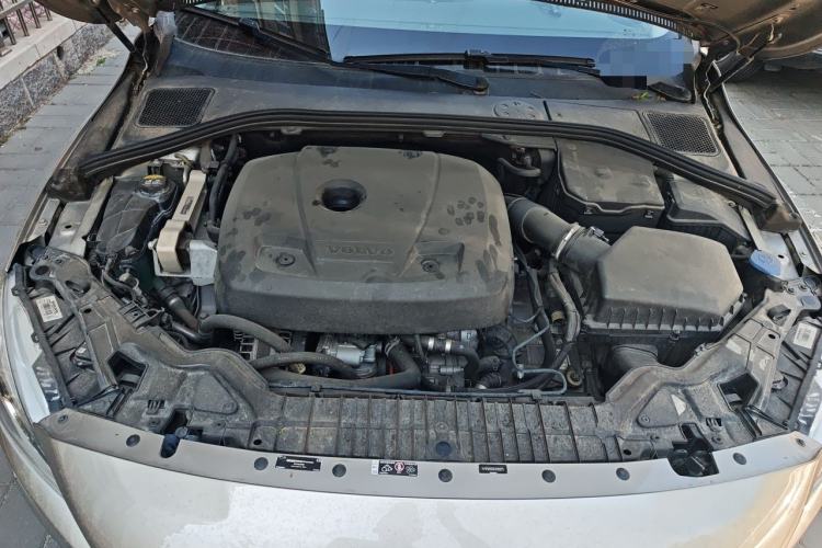 Used Volvo V60 2015 T5 Zhiyi Edition Engine Bay
