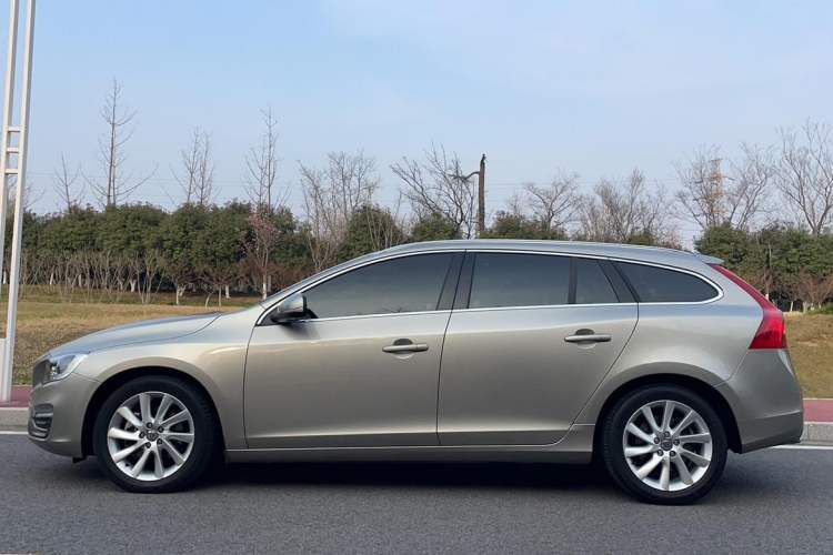 Used Volvo V60 2015 T5 Zhiyi Edition Exterior 2
