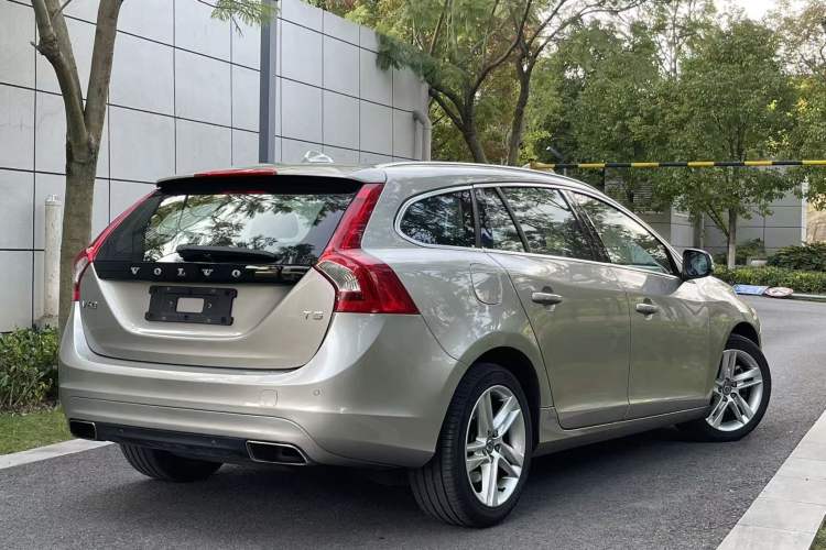 Used Volvo V60 2015 T5 Zhiya Edition Exterior 2