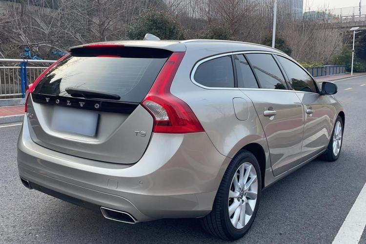 Used Volvo V60 2015 T5 Zhiyi Edition Exterior 4