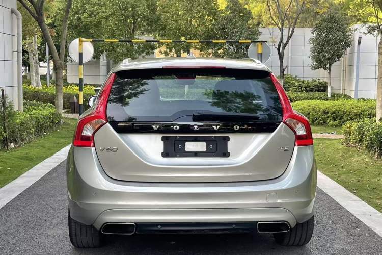 Used Volvo V60 2015 T5 Zhiya Edition Exterior 5