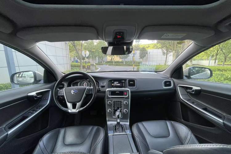 Used Volvo V60 2015 T5 Zhiya Edition Exterior 7