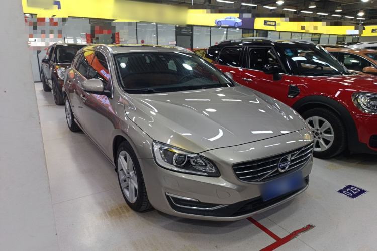Used Volvo V60 2015 T5 Zhiya Edition Front Right 45 Deg