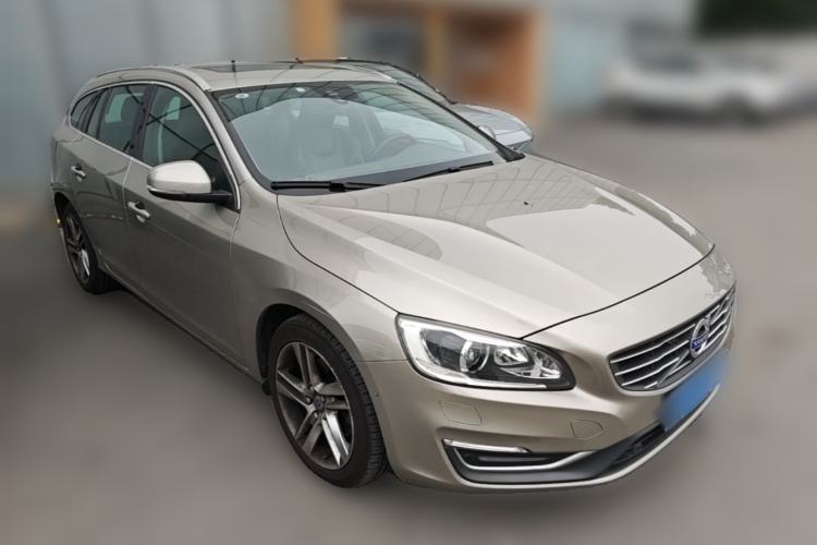 Used Volvo V60 2015 T5 Zhiya Edition Front Right 45 Deg