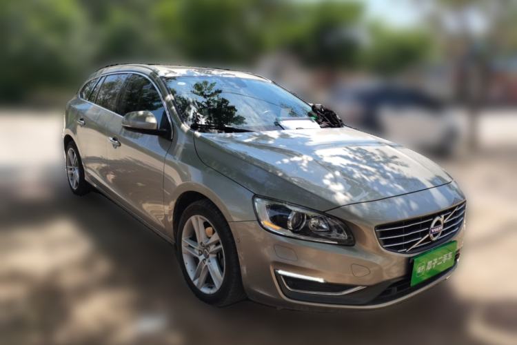 Used Volvo V60 2015 T5 Zhiya Edition Front Right 45 Deg
