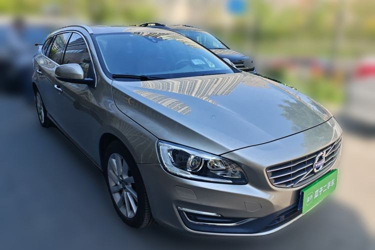 Used Volvo V60 2015 T5 Zhiyi Edition Front Right 45 Deg