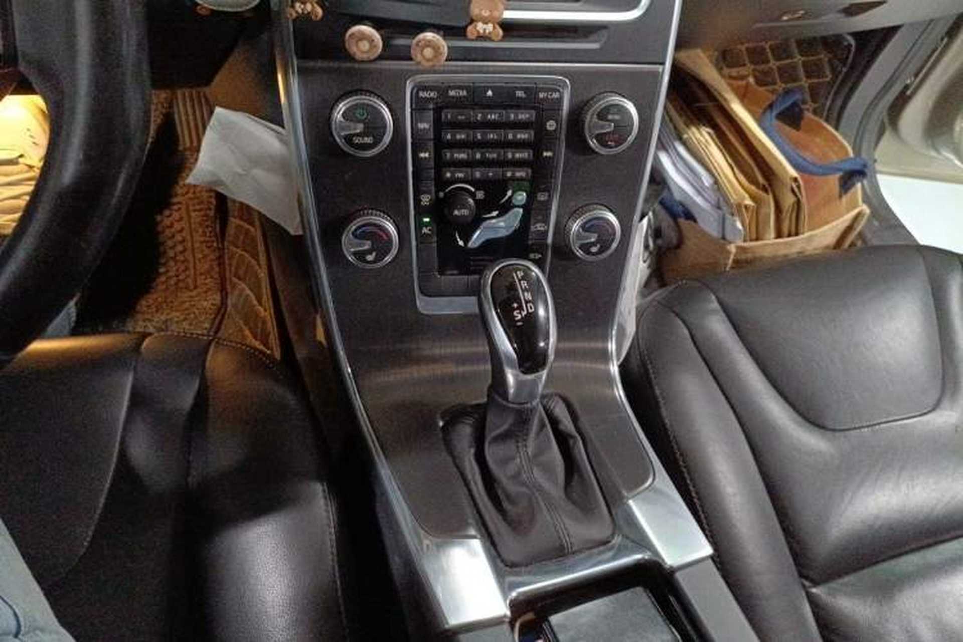 Used Volvo V60 2015 T5 Zhiyi Edition Gear Lever