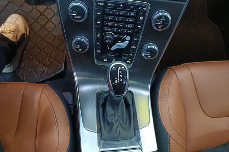 Used Volvo V60 2015 T5 Zhiya Edition Gear Lever