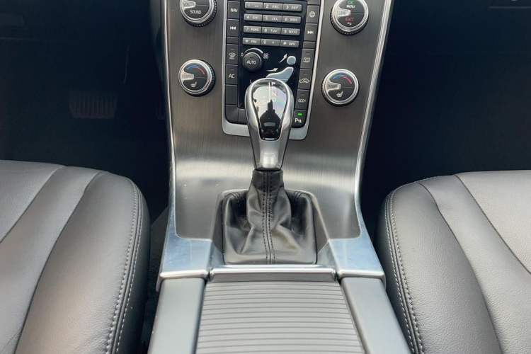 Used Volvo V60 2015 T5 Zhiyi Edition Gear Lever