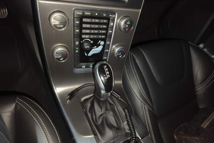 Used Volvo V60 2015 T5 Zhiya Edition Gear Lever