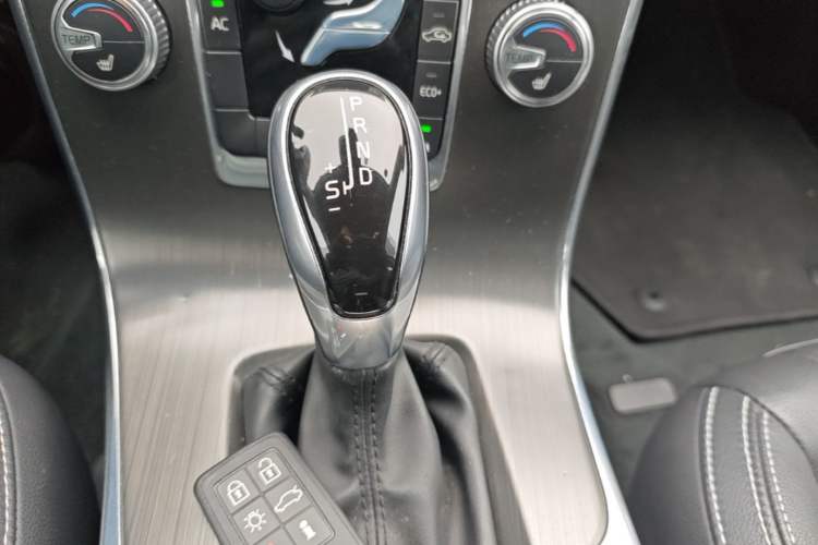 Used Volvo V60 2015 T5 Zhiya Edition Gear Lever