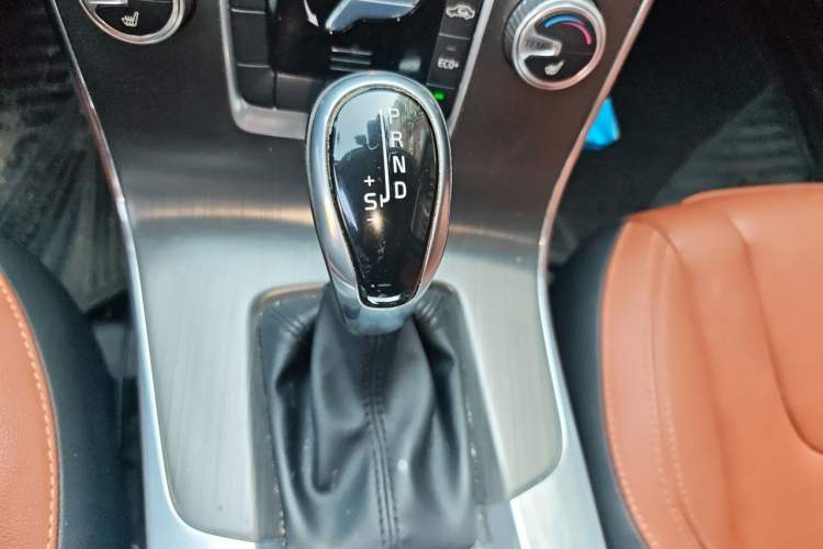 Used Volvo V60 2015 T5 Zhiyi Edition Gear Lever