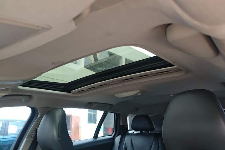 Used Volvo V60 2015 T5 Zhiyi Edition Headliner