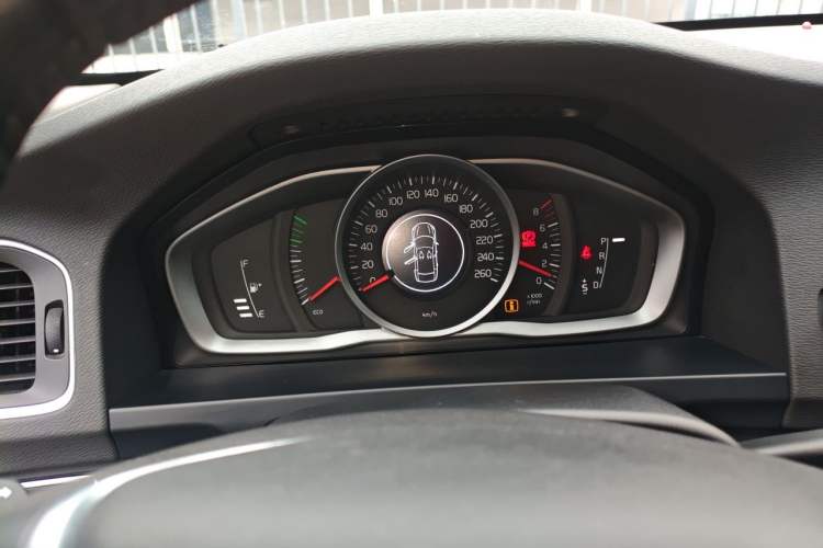 Used Volvo V60 2015 T5 Zhiyi Edition Instrument Cluster
