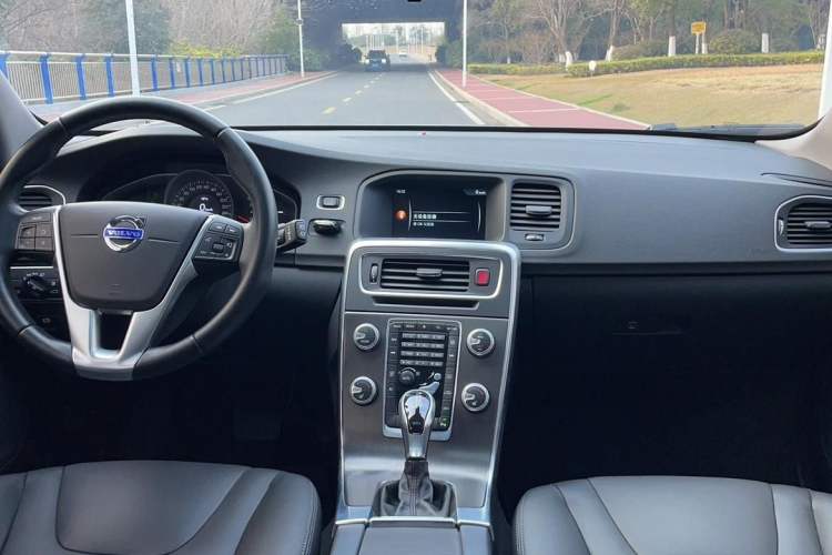 Used Volvo V60 2015 T5 Zhiyi Edition Interior 1