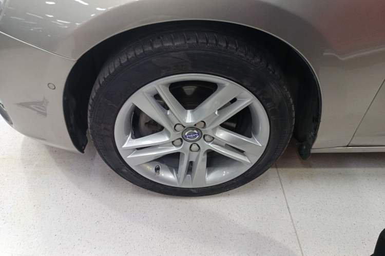 Used Volvo V60 2015 T5 Zhiya Edition Left Front Wheel Hub