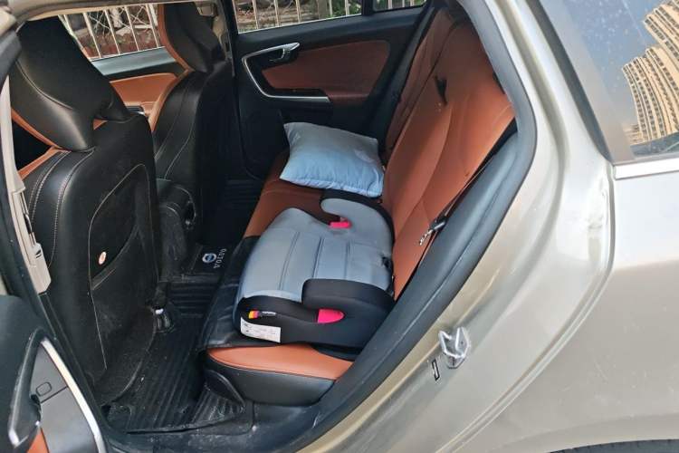 Used Volvo V60 2015 T5 Zhiyi Edition Left Rear Seat