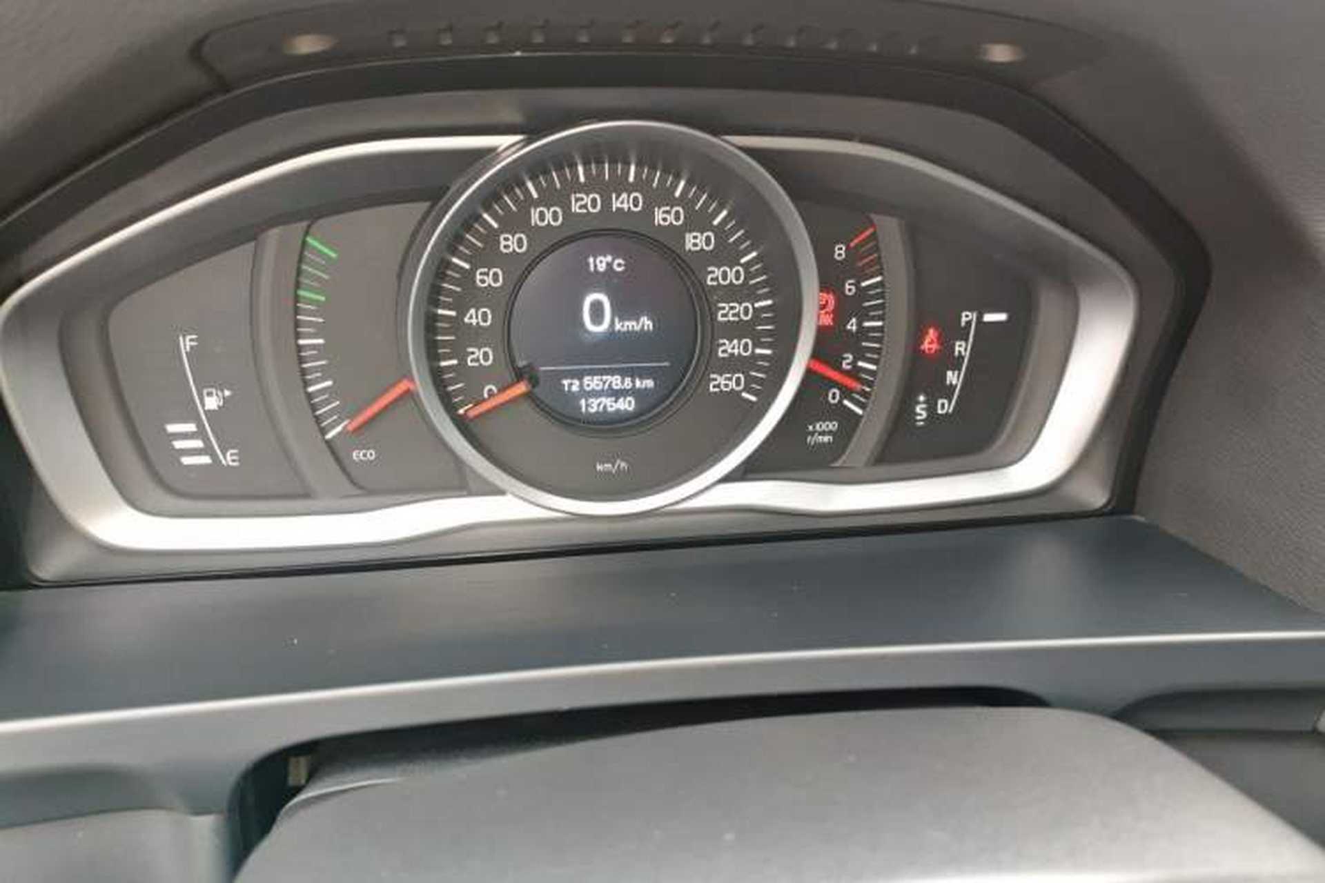 Used Volvo V60 2015 T5 Zhiyi Edition Odometer Close Up
