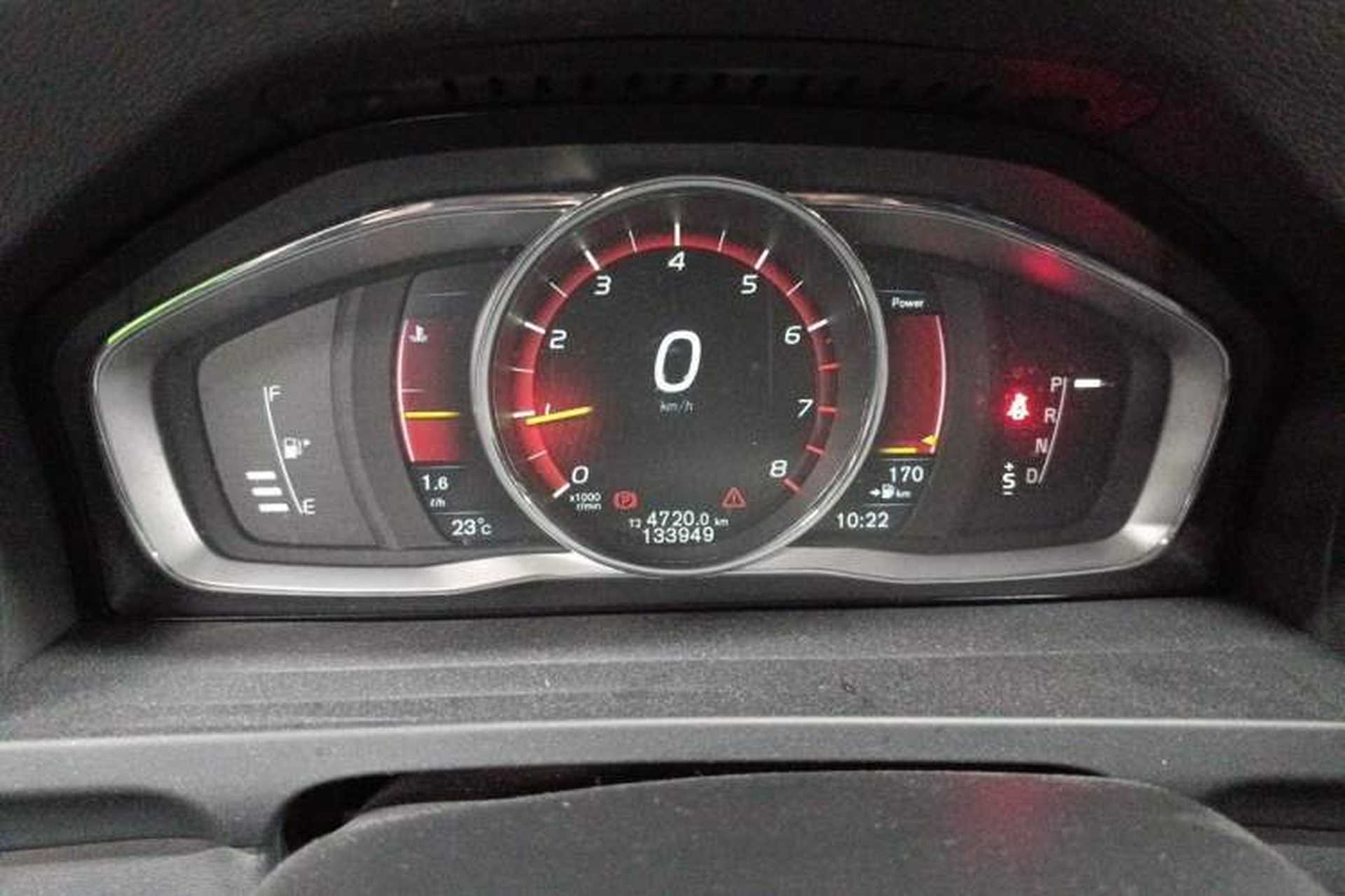 Used Volvo V60 2015 T5 Zhiyi Edition Odometer Close Up