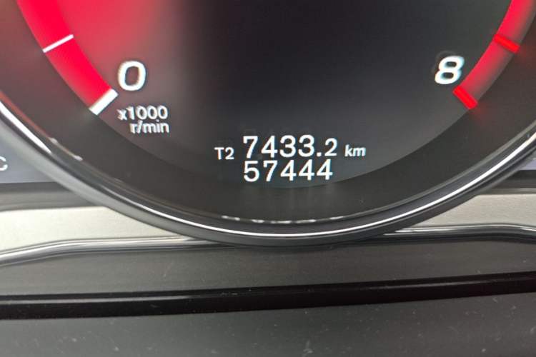 Used Volvo V60 2015 T5 Zhiya Edition Odometer Close Up
