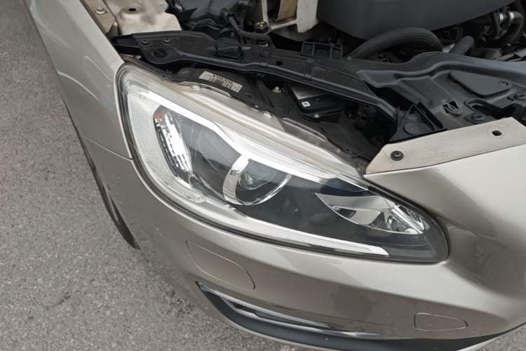 Used Volvo V60 2015 T5 Zhiya Edition Right Front Headlight