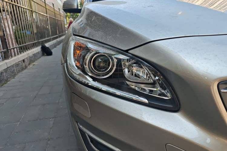 Used Volvo V60 2015 T5 Zhiyi Edition Right Front Headlight