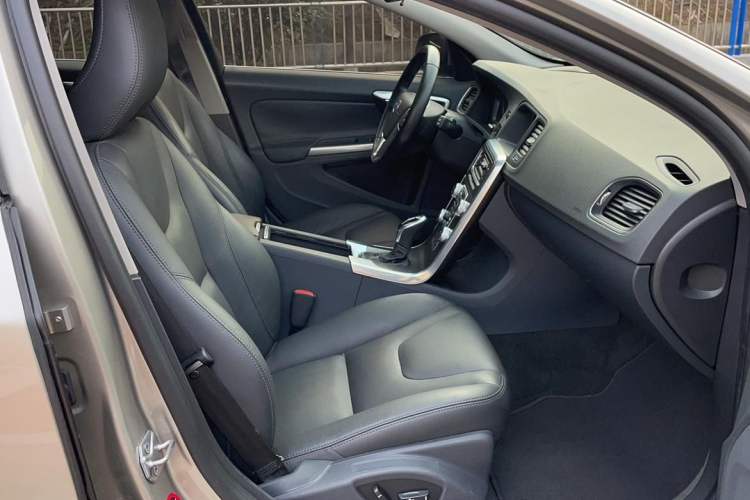 Used Volvo V60 2015 T5 Zhiyi Edition Right Front Seat