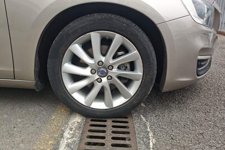 Used Volvo V60 2015 T5 Zhiyi Edition Right Front Wheel Hub