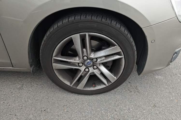 Used Volvo V60 2015 T5 Zhiya Edition Right Front Wheel Hub
