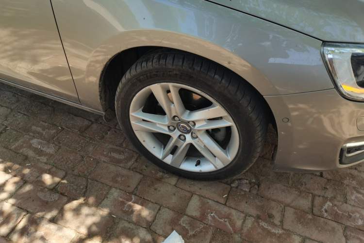 Used Volvo V60 2015 T5 Zhiya Edition Right Front Wheel Hub