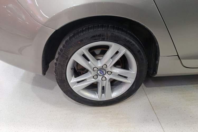 Used Volvo V60 2015 T5 Zhiya Edition Right Rear Wheel Hub