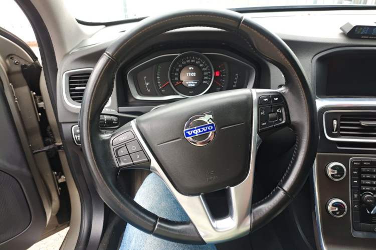 Used Volvo V60 2015 T5 Zhiyi Edition Steering Wheel