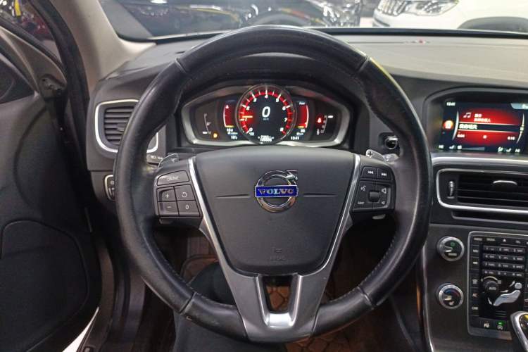 Used Volvo V60 2015 T5 Zhiya Edition Steering Wheel