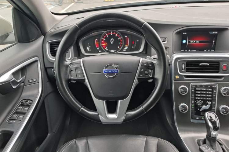 Used Volvo V60 2015 T5 Zhiya Edition Steering Wheel