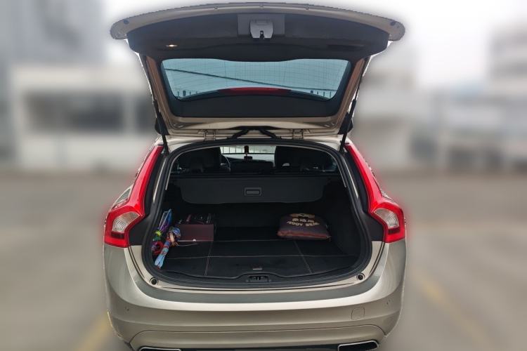 Used Volvo V60 2015 T5 Zhiyi Edition Trunk
