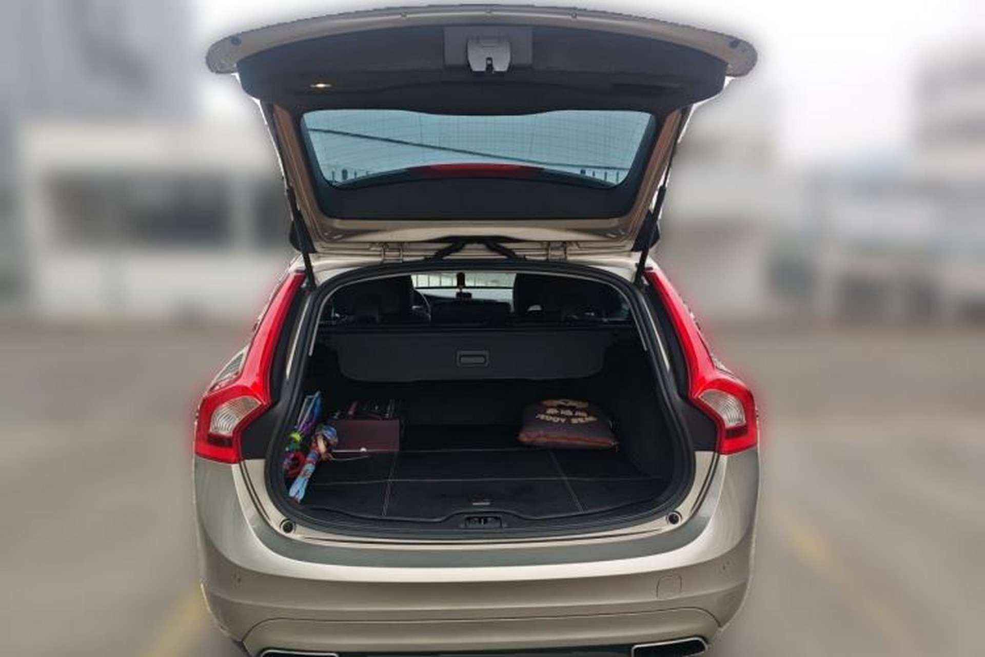 Used Volvo V60 2015 T5 Zhiyi Edition Trunk