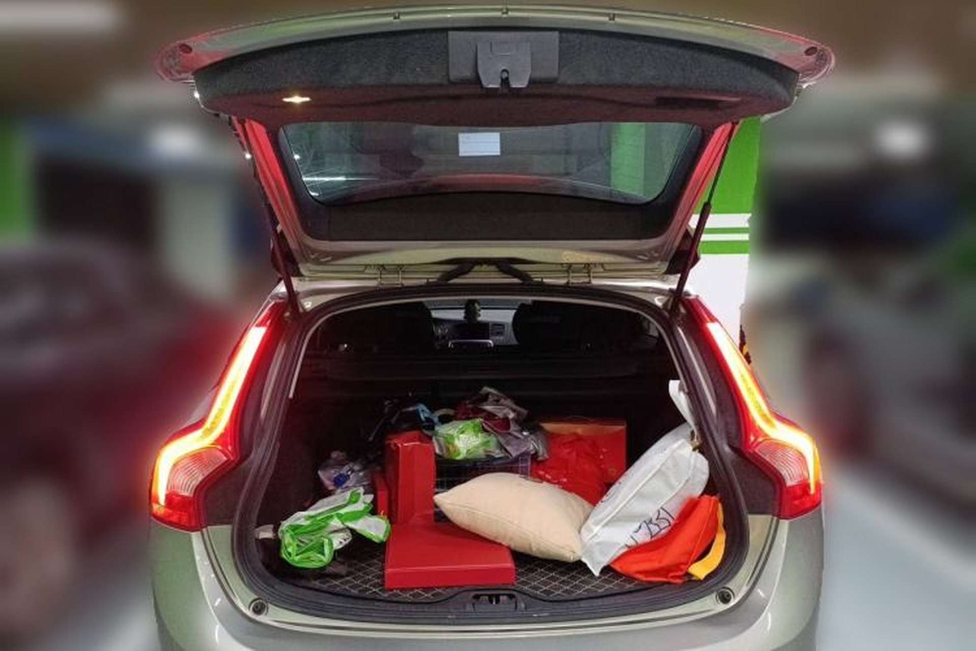 Used Volvo V60 2015 T5 Zhiyi Edition Trunk