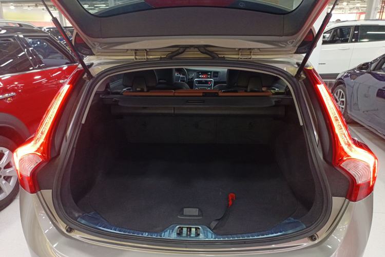 Used Volvo V60 2015 T5 Zhiya Edition Trunk