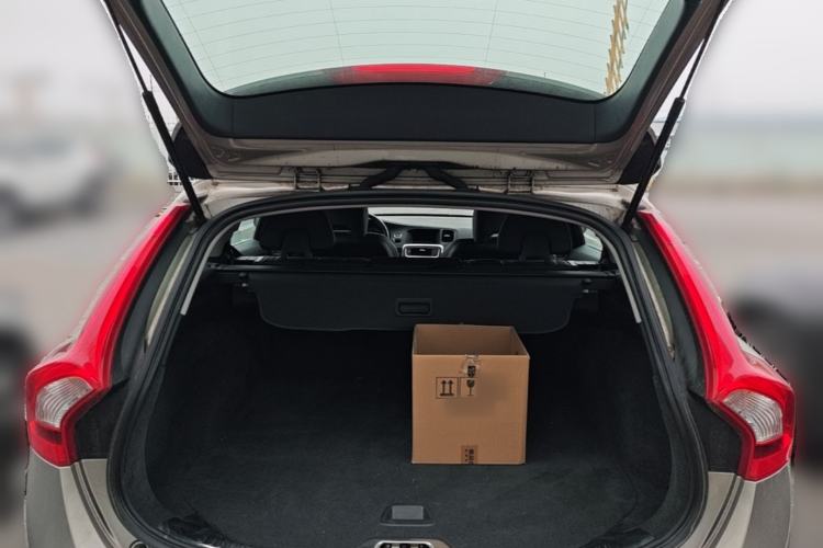 Used Volvo V60 2015 T5 Zhiya Edition Trunk