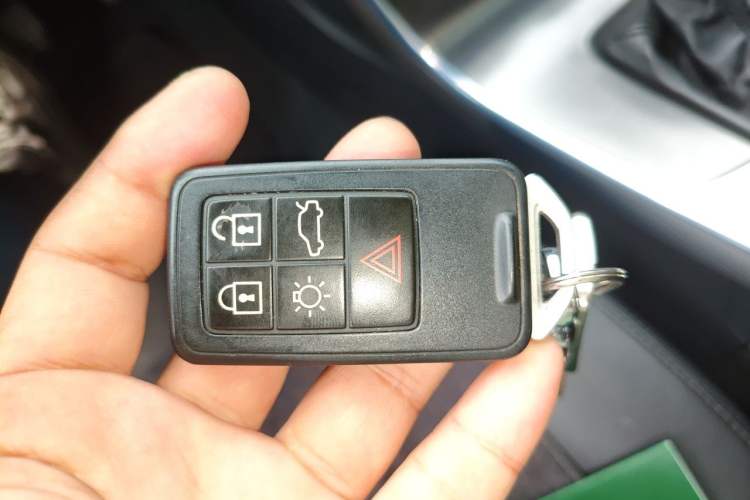 Used Volvo V60 2015 T5 Zhiyi Edition Vehicle Key