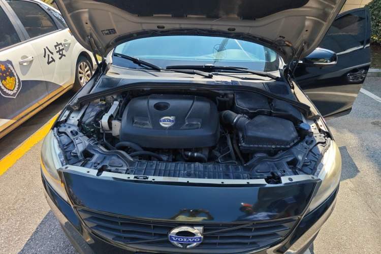 Used Volvo V60 2015 T5 Zhiya Edition Engine Bay