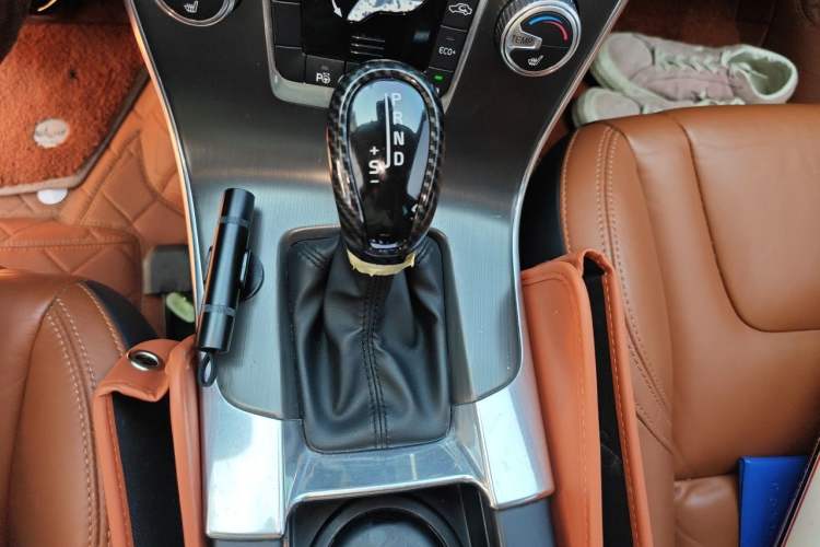 Used Volvo V60 2015 T5 Zhiya Edition Gear Lever