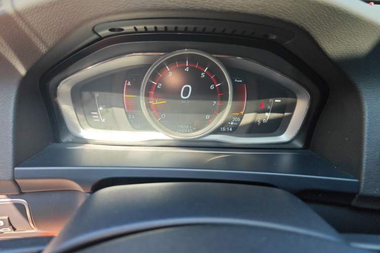 Used Volvo V60 2015 T5 Zhiya Edition Odometer Close Up