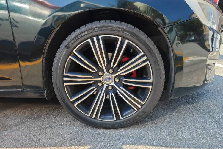 Used Volvo V60 2015 T5 Zhiya Edition Right Front Wheel Hub
