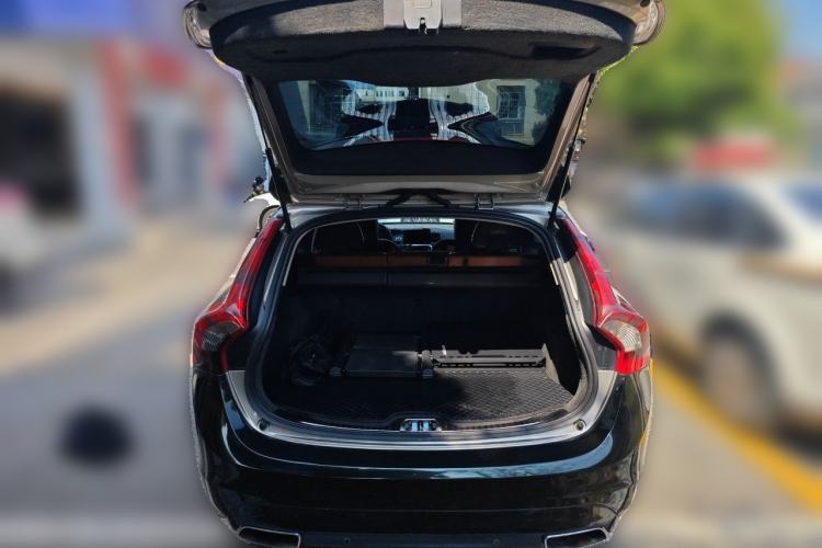 Used Volvo V60 2015 T5 Zhiya Edition Trunk