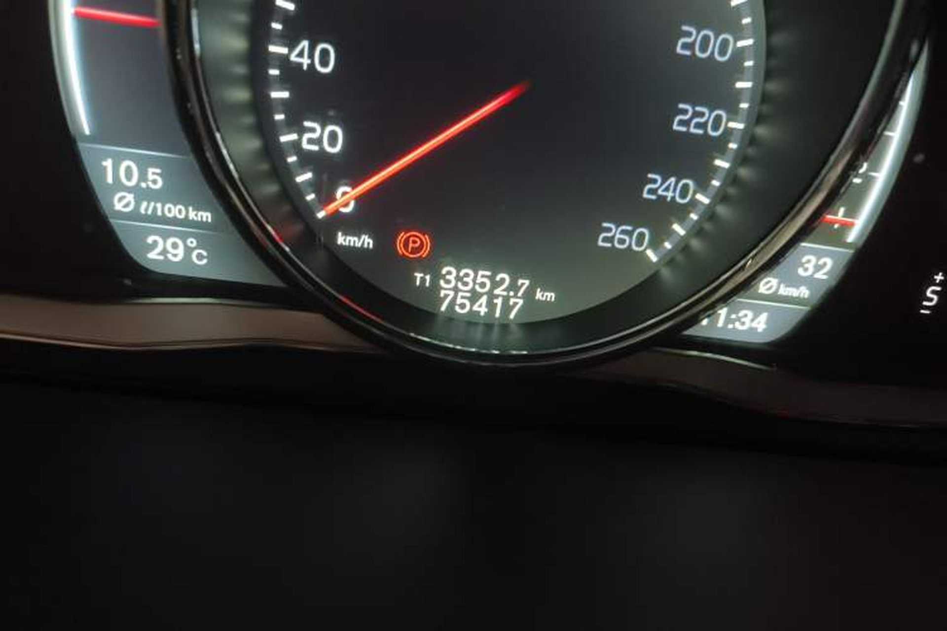 Used Volvo V60 2015 T5 Zhiya Edition Odometer Close Up