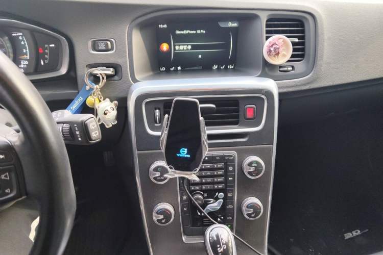 Used Volvo V60 2015 T5 Zhiyi Edition Audio And AC Panel