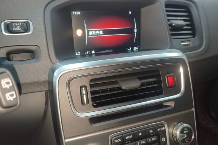 Used Volvo V60 2015 T5 Zhiya Edition Audio And AC Panel
